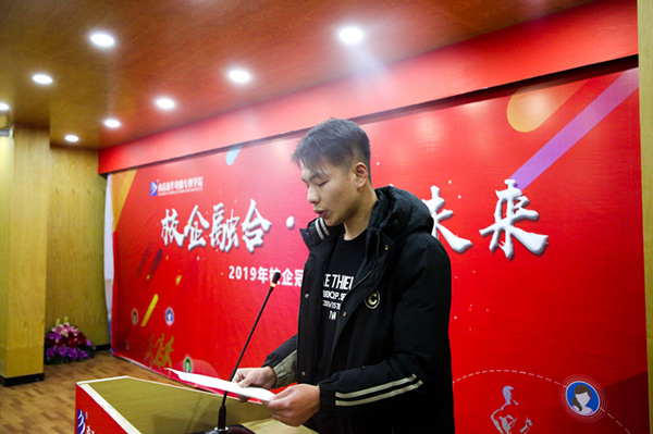 “校企融合，逐夢(mèng)未來(lái)”—2019校企冠名班簽約授牌儀式圓滿(mǎn)落幕
