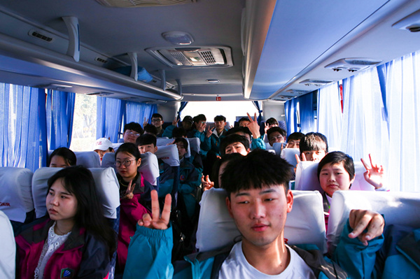 “攜手植樹，共創(chuàng)藍(lán)天”丨南京新華師生共筑新華育才林