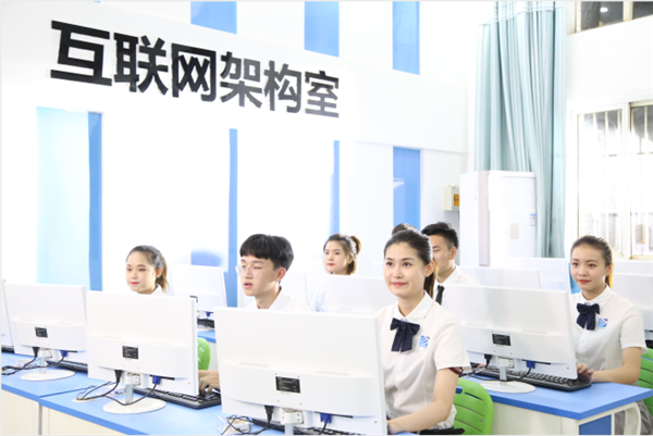 【媒體關(guān)注】為什么學(xué)互聯(lián)網(wǎng)新技術(shù)，要來新華？