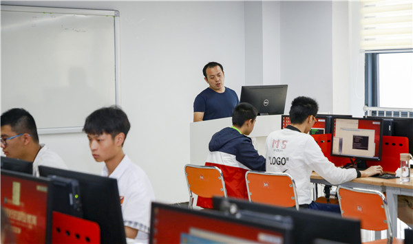 初中畢業(yè)上職業(yè)學校好么？