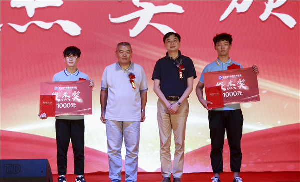 南京新華2019年新生開學(xué)典禮暨CEAC獎(jiǎng)學(xué)金頒獎(jiǎng)盛典隆重舉行！