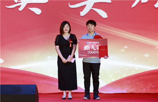 南京新華2019年新生開學(xué)典禮暨CEAC獎(jiǎng)學(xué)金頒獎(jiǎng)盛典隆重舉行！