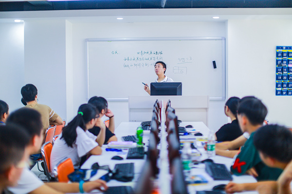 退伍軍人轉業(yè)選擇新華，開啟高薪白領的成長之路