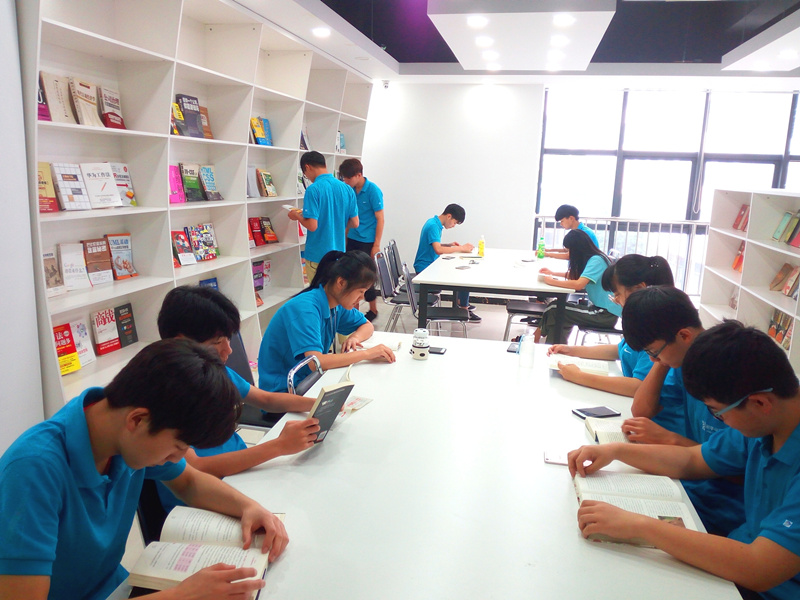 技校里面有什么<a href=http://njxh.cn target=_blank class=infotextkey>專業(yè)</a>？適合初中去學習么？
