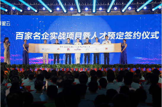 新華電腦教育：帶薪實訓(xùn)，邊拿薪水邊學(xué)習(xí)