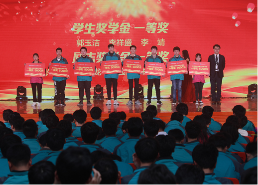 新華電腦教育：帶薪實訓(xùn)，邊拿薪水邊學(xué)習(xí)