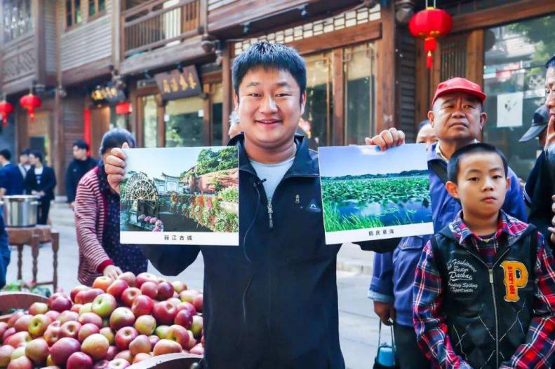 抖音達(dá)人石榴哥化身嗨學(xué)體驗(yàn)官，空降新華引爆直播間