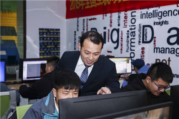 男生學(xué)什么IT<a href=http://njxh.cn target=_blank class=infotextkey>專業(yè)</a>好，自學(xué)or培訓(xùn)？
