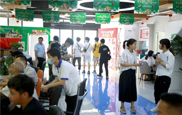 好學(xué)校成就好未來，新華電腦學(xué)校正在火熱招生中……