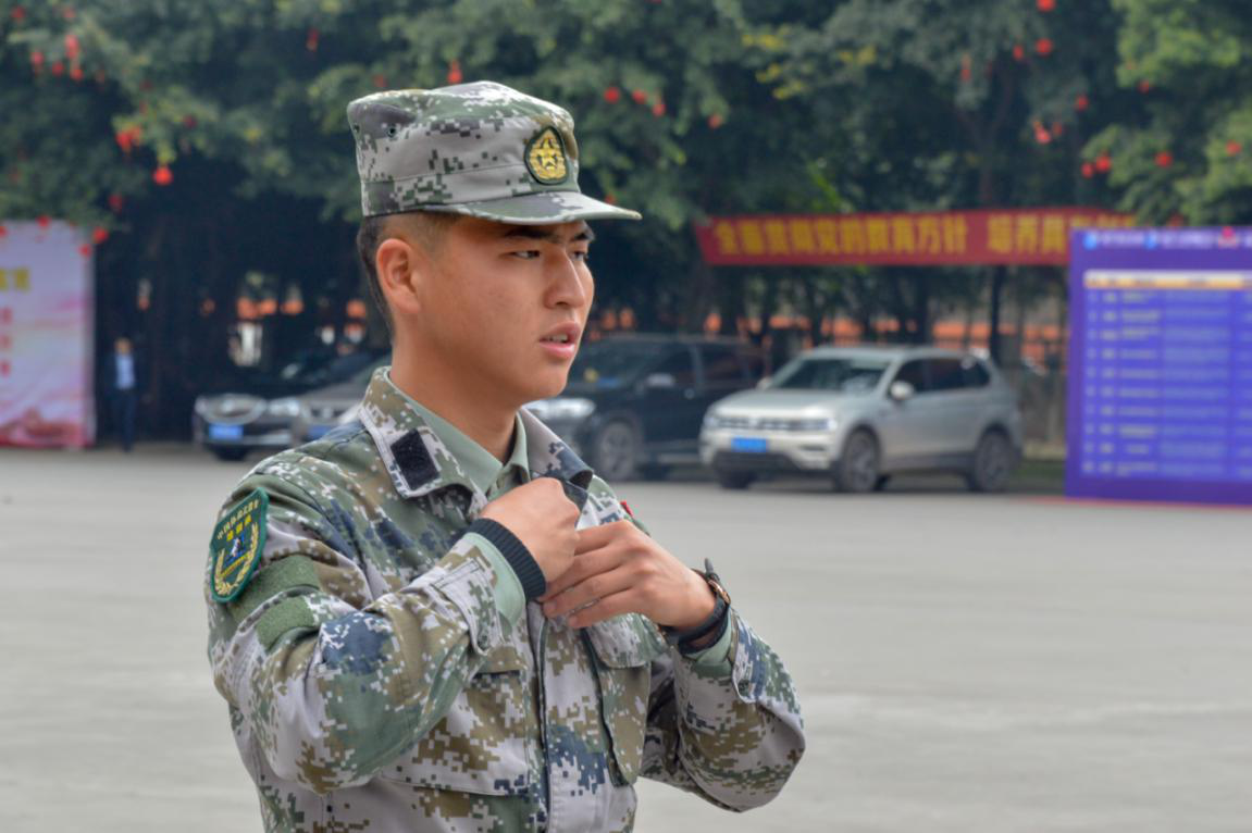 新華“三教三訓(xùn)”之軍訓(xùn)|揮灑汗水書寫迷彩青春！