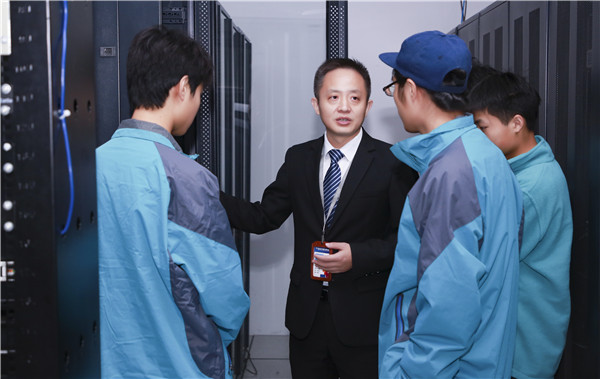 初<a href=http://njxh.cn target=_blank class=infotextkey>高中</a>畢業(yè)學(xué)什么好？