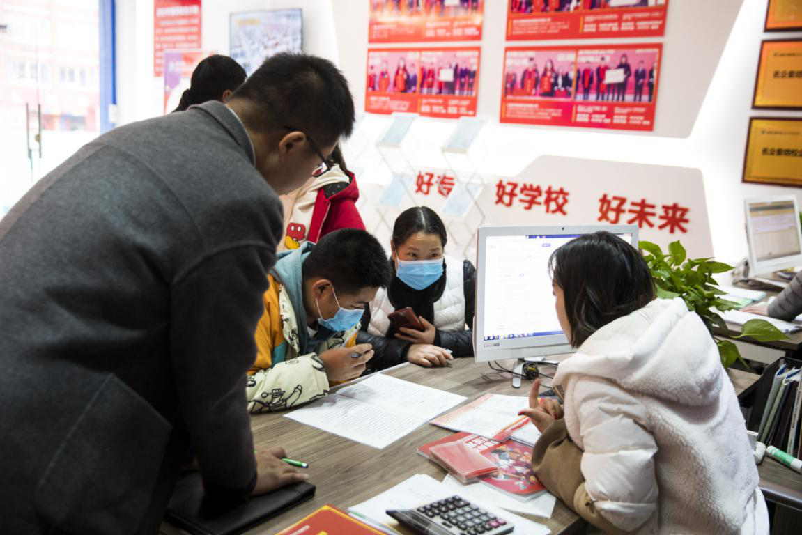 為什么總勸你來校實(shí)地考察？好學(xué)校不怕比較！