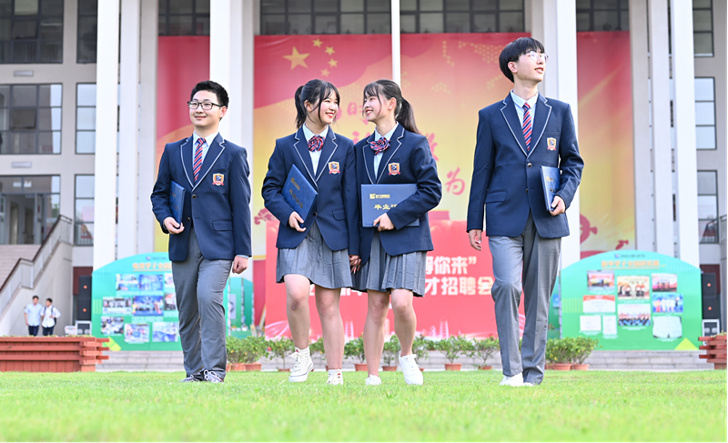 12位學(xué)霸天團(tuán)推薦新華電腦學(xué)校，你不了解一下嗎？