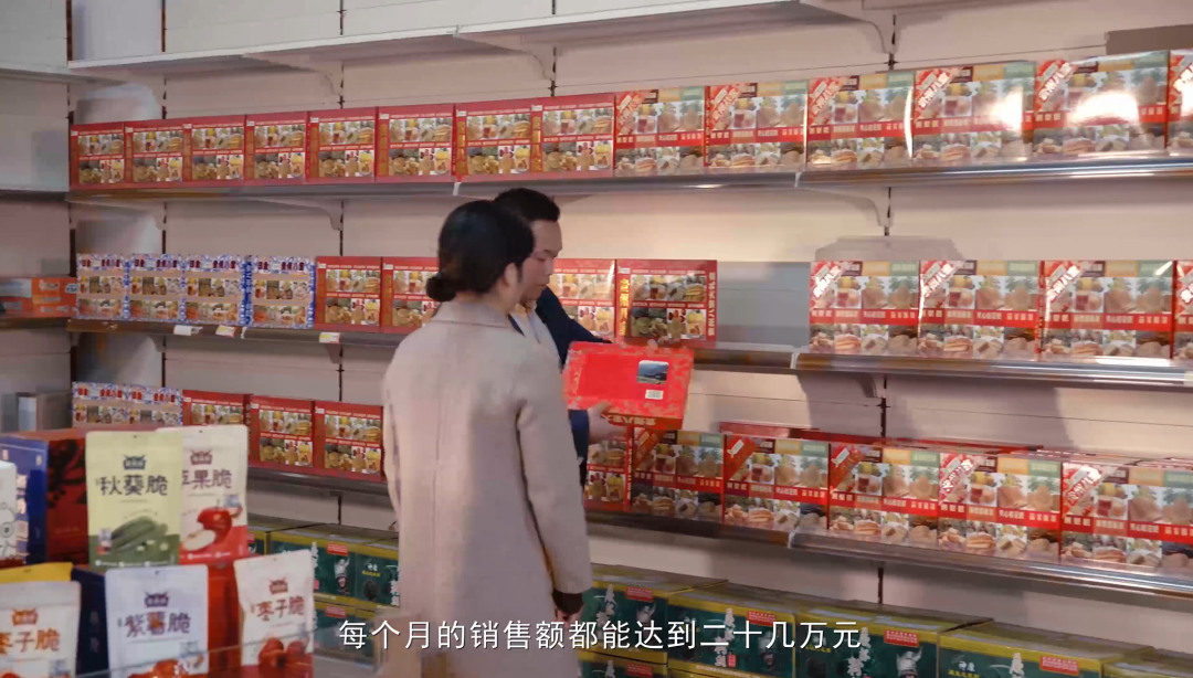 “新華電腦學(xué)校就像一座橋，把我和家鄉(xiāng)連接在一起！”