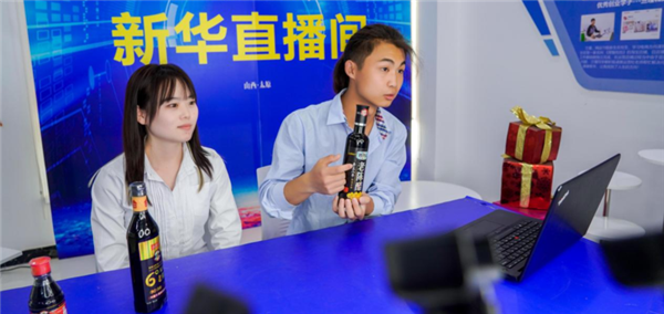 我去，這么多人來新華是干啥？
