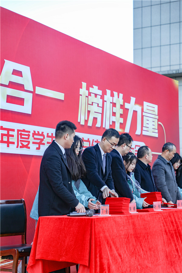 知行合一，榜樣力量 —南京新華2021年度學(xué)生工作總結(jié)暨表彰大會(huì)圓滿落幕！