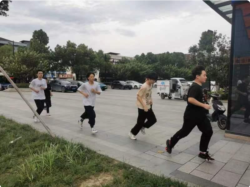 “玩轉(zhuǎn)熱愛，競(jìng)無(wú)止境”|新華互聯(lián)網(wǎng)科技2022電競(jìng)青訓(xùn)營(yíng)正式開營(yíng)！