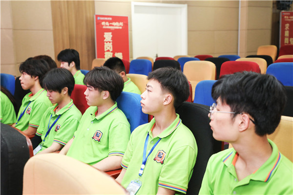 為幫助我校學生明確職業(yè)生涯規(guī)劃，確定個人職業(yè)方向，強化職業(yè)規(guī)劃意識，更好地樹立個人理想，2022年7月29日，南京新華電腦專修學校在學術報告廳舉行第十二屆職業(yè)生涯規(guī)劃演講大賽