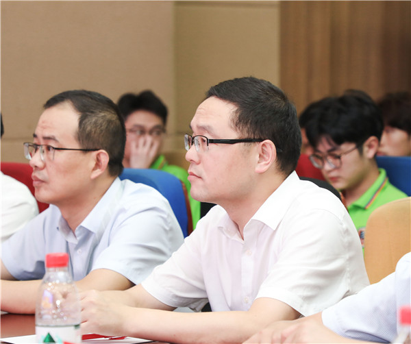 為幫助我校學生明確職業(yè)生涯規(guī)劃，確定個人職業(yè)方向，強化職業(yè)規(guī)劃意識，更好地樹立個人理想，2022年7月29日，南京新華電腦專修學校在學術報告廳舉行第十二屆職業(yè)生涯規(guī)劃演講大賽