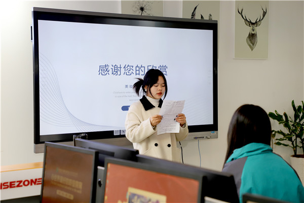 南京新華電腦專修學校舉辦多科目結(jié)課答辯