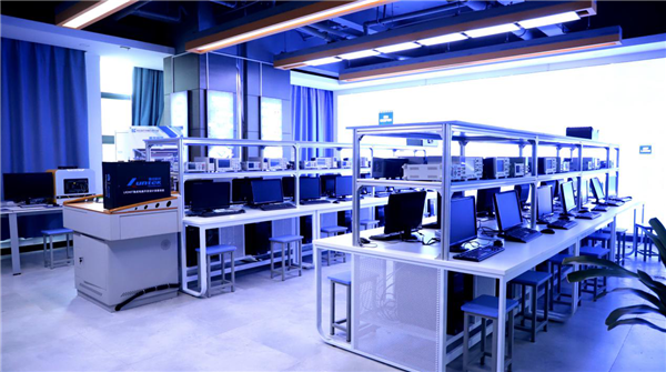 南京新華電腦專修學校智能芯片封裝與檢測新<a href=http://njxh.cn target=_blank class=infotextkey>專業(yè)</a>正式發(fā)布！