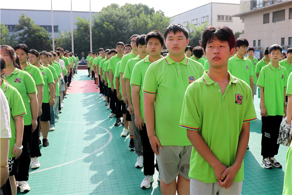 新生力量 向上成長|南京新華2023年秋季新生軍事拓展訓(xùn)練暨國防主題教育系列活動(dòng)開訓(xùn)儀式正式啟動(dòng)