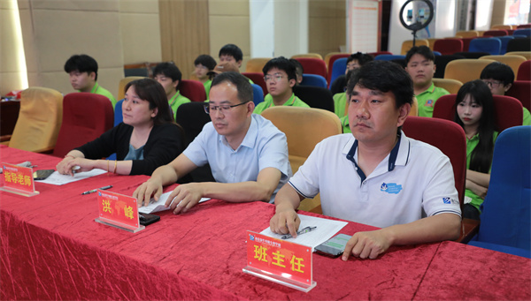 南京新華電腦專(zhuān)修學(xué)校互聯(lián)網(wǎng)2303班結(jié)課答辯圓滿(mǎn)落幕，學(xué)子展現(xiàn)<a href=http://njxh.cn target=_blank class=infotextkey>專(zhuān)業(yè)</a>技能與風(fēng)采