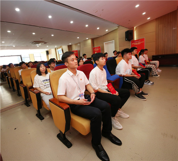 南京新華《企業(yè)大咖進校園》活動圓滿舉行！
