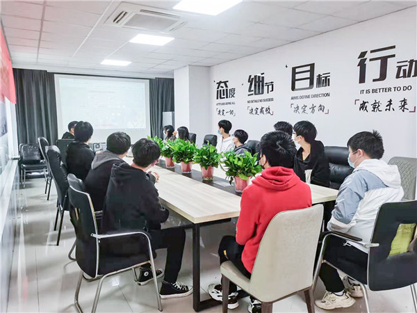 企業(yè)招聘進(jìn)校園，助力學(xué)生高質(zhì)量就業(yè)