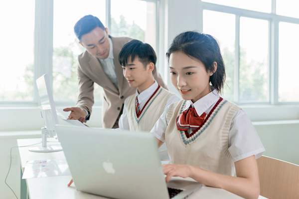 職場干貨|選擇職業(yè)發(fā)展方向，我們需要考慮哪些因素呢？