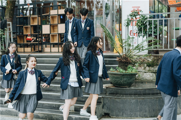 小孩兒初三了學(xué)習(xí)成績不理想，是上普高還是上職中學(xué)一門技術(shù)？