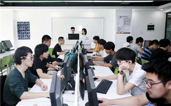 南京新華電腦專修學院好不好，到底怎么樣？