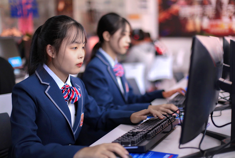 初高中女生學(xué)什么專業(yè)好？女生最吃香的互聯(lián)網(wǎng)熱門專業(yè)排名出爐！