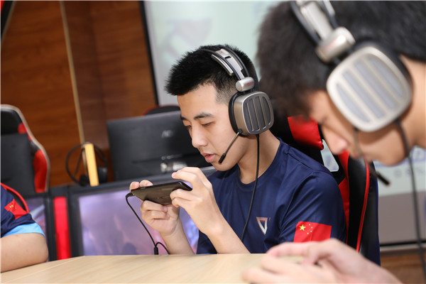 如何看待 Miss 爆料「Faker 年薪 5800 萬(wàn)，LPL 選手月薪保底 2 萬(wàn)」？