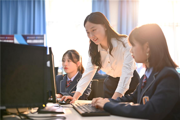 全案設(shè)計(jì)行業(yè)逆勢(shì)增長(zhǎng)，南京新華AI數(shù)字全案設(shè)計(jì)師專業(yè)賦能未來(lái)創(chuàng)意職場(chǎng)