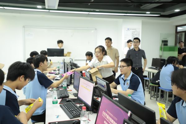 南京新華電腦夏日關懷行動，助力學子清涼度夏！